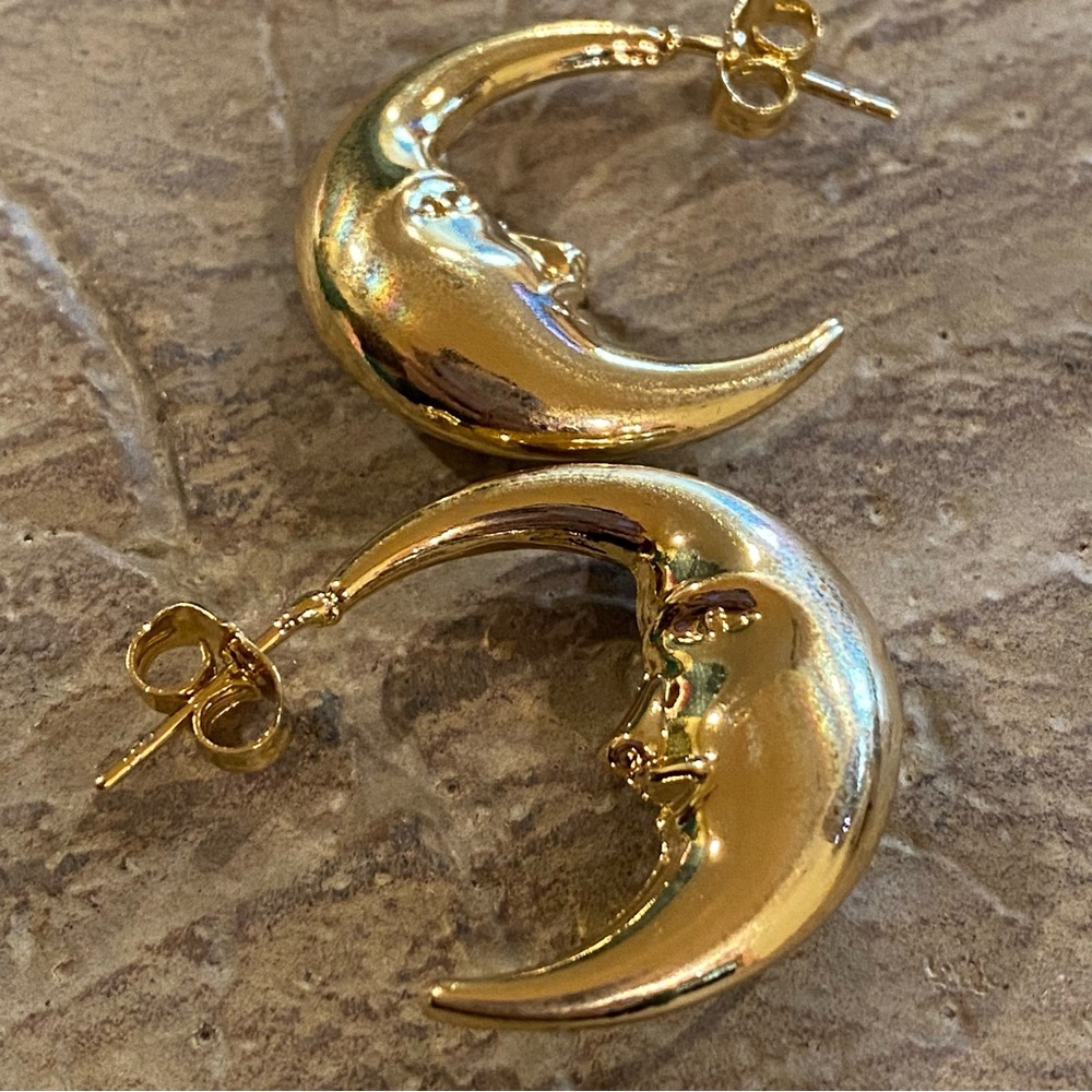 Macy's 14K Gold Plated Moon Crest Crescent Hoop Earrings NIB - Picture 11 of 13